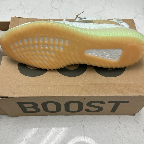 YEEZY BOOST 350V2